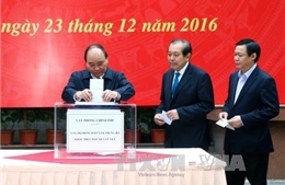 Lãnh đạo Chính phủ quyên góp ủng hộ đồng bào Nam Trung Bộ